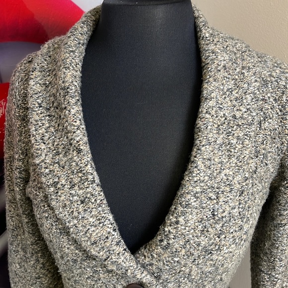 Cabi Two button sweater size medium - Picture 2 of 9